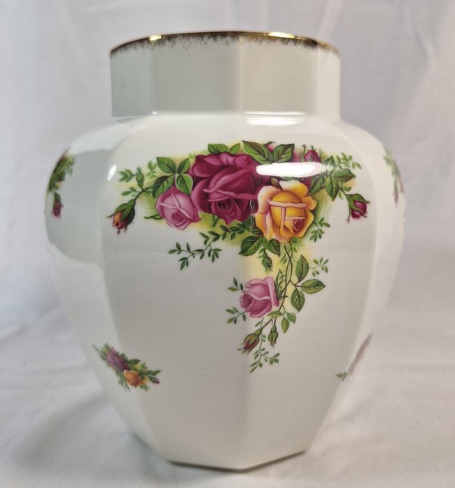 Royal Albert - Vase  - Fajance, Fint benporcelæn - "Gamle landroser"