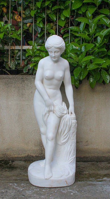 Dal modello di Étienne Maurice Falconet (1716-1791) - Skulptur "Baigneuse" - 107 cm - Hvid statuer marmor