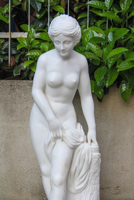 Dal modello di Étienne Maurice Falconet (1716-1791) - Skulptur "Baigneuse" - 107 cm - Hvid statuer marmor