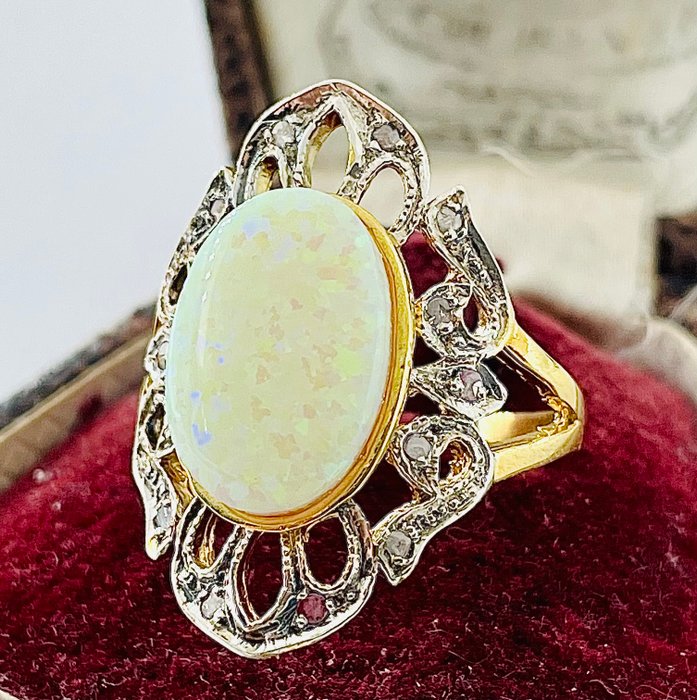 Ingen mindstepris - Ring - 9 kt. Gulguld, Sølv Opal - Diamant