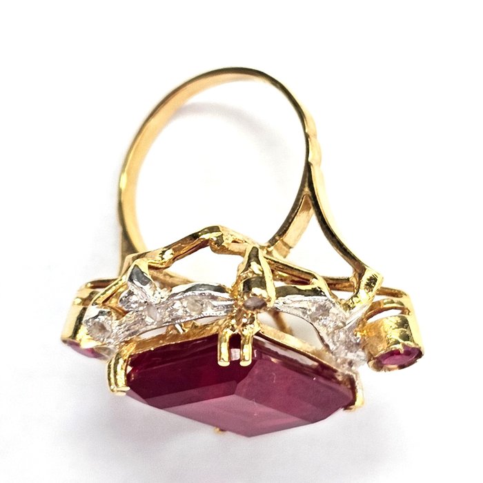 Ingen mindstepris - Ring - 9 kt. Gulguld, Sølv -  12.91ct. tw. Rubin - Rubin