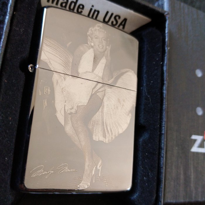 Black Ice Zippo - Marilyn Monroe - perfect Zippo in black ice - wonderful collectible windproof lighter - new - Lommelighter - Stål (rustfrit)