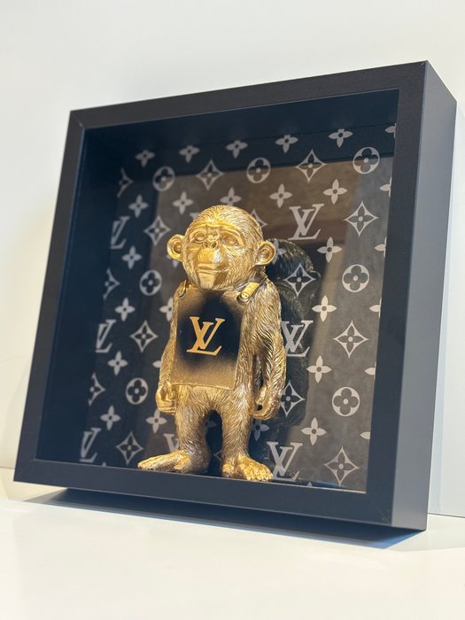 Rob VanMore - Ape Louis Vuitton in charge