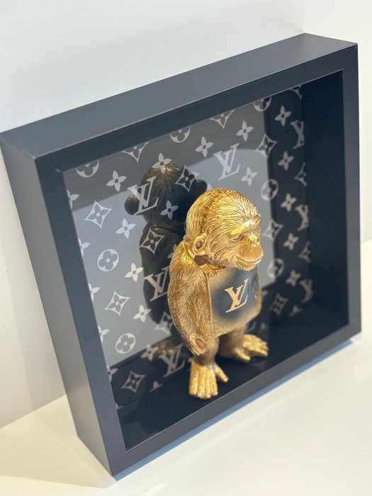 Rob VanMore - Ape Louis Vuitton in charge