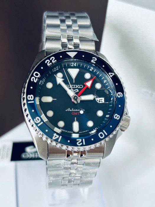 Seiko - Sport 5 Automatic GMT Blue Batman - Ingen mindstepris - Mænd - 2011-nu