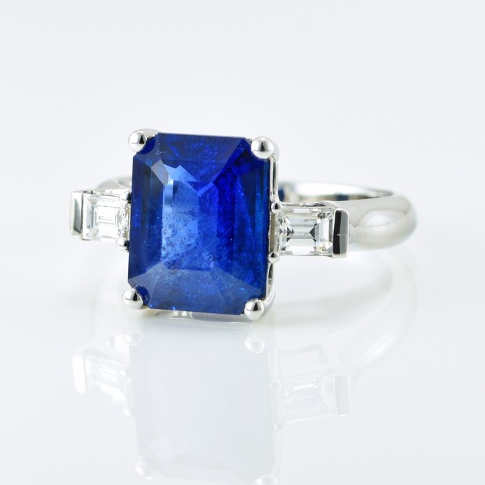 Ring Platin -  4.72ct. tw. Safir - Diamant - Intens blå safir