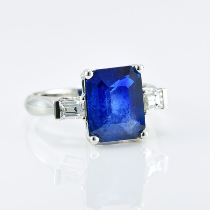 Ring Platin -  4.72ct. tw. Safir - Diamant - Intens blå safir