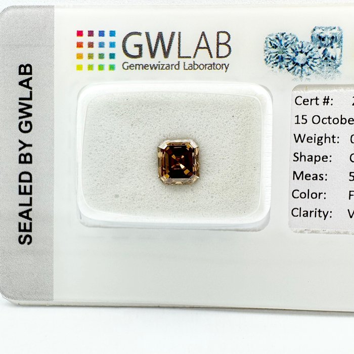 Ingen mindstepris - 1 pcs Diamant  (Naturfarvet)  - 0.93 ct - Firkantet med slebne hjørner - Fancy Orange nuance Brun - VS1 - Gemewizard Gemological Laboratory (GWLab)