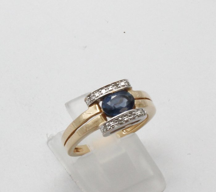 Ingen mindstepris - Ring - 18 kraat Gulguld Safir - Diamant