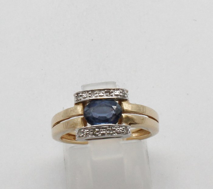 Ingen mindstepris - Ring - 18 kraat Gulguld Safir - Diamant