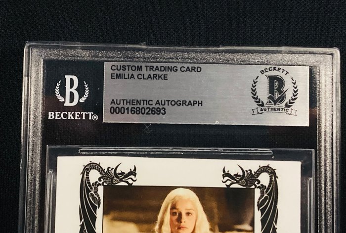 Game of Thrones - Emilia Clarke - Signed Trading Card - Beckett COA