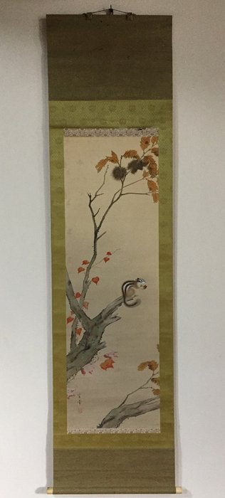 Squirrel and chestnuts / Japanese Vintage Hanging Scroll KAKEJIKU / Silk / Hand Painted - Signed - Japan  (Ingen mindstepris)