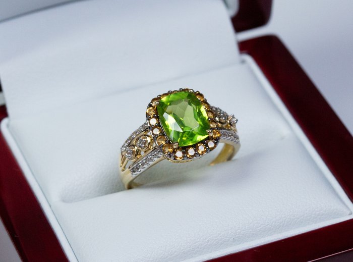 Ingen mindstepris - Ring - 925 sølv, forgyldt - 2,50 ct peridot (testet) - citrin - hvide safirer