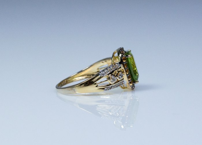 Ingen mindstepris - Ring - 925 sølv, forgyldt - 2,50 ct peridot (testet) - citrin - hvide safirer