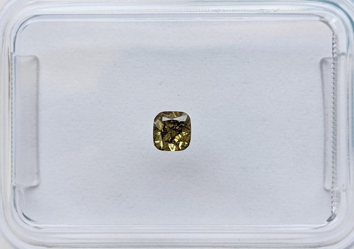 Ingen mindstepris - 1 pcs Diamant  (Naturfarvet)  - 0.16 ct - Pude - Fancy intense Gullig Grøn - I1 - International Gemological Institute (IGI)