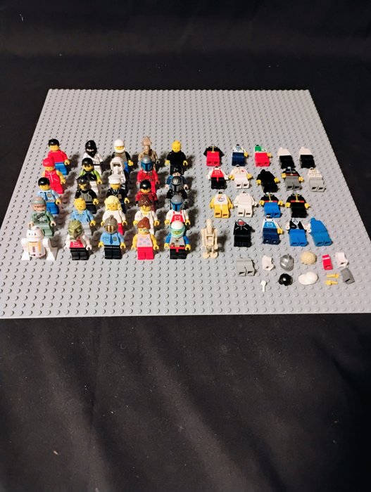 Lego - 26 mini figs + extra parts - Danmark