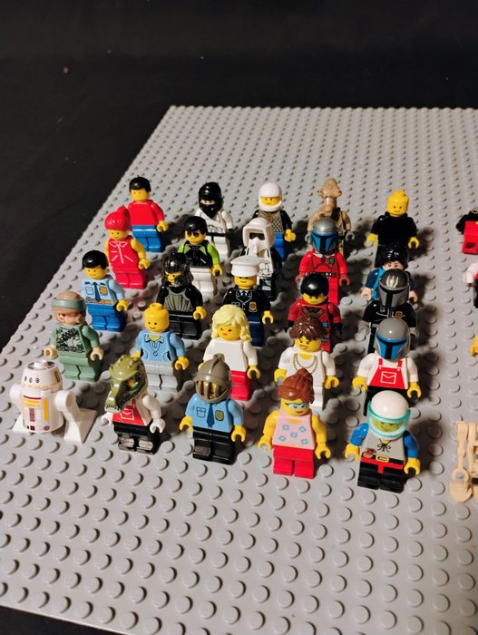 Lego - 26 mini figs + extra parts - Danmark