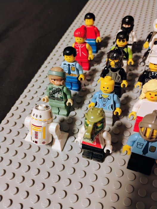 Lego - 26 mini figs + extra parts - Danmark