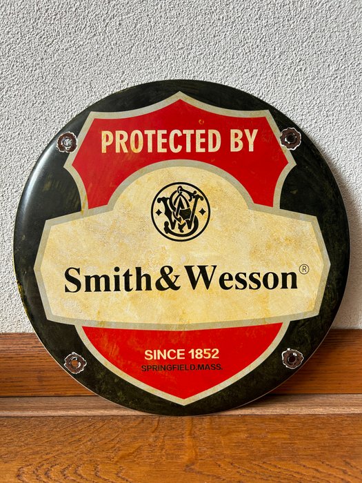 SINCE 1852 SPRINGFIELD.MASS. - PROTECTED BY SMITH  WESSON - Emaljeskilt - Billboard - Emalje, Metal