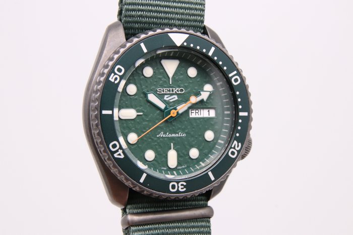 Seiko - Seiko 5 - Ingen mindstepris - SRPD77K1 | 4R36-07G0 - Mænd - 2011-nu