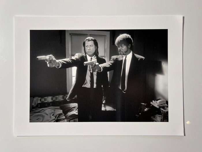 Pulp Fiction (1994) - John Travolta as "Vincent Vega » and Samuel L Jackson as « Jules Winnfield » - Collector Image - Size 42x30 cm - 100% new - Gallery Stamp - Never Exposed - Baryta - Flat shipped ! - No carton tube - Ready to Frame size A3 42x30 cm