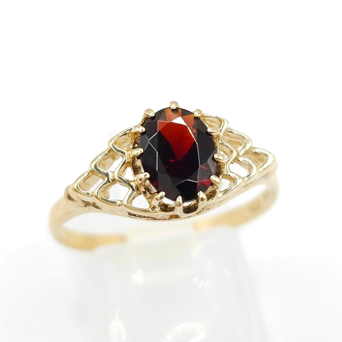 Ingen mindstepris - Forlovelsesring - 9 kt. Gulguld, 9 karat 375 guld, London, 1980 -  1.50ct. tw. Granat - Victoriansk inspireret