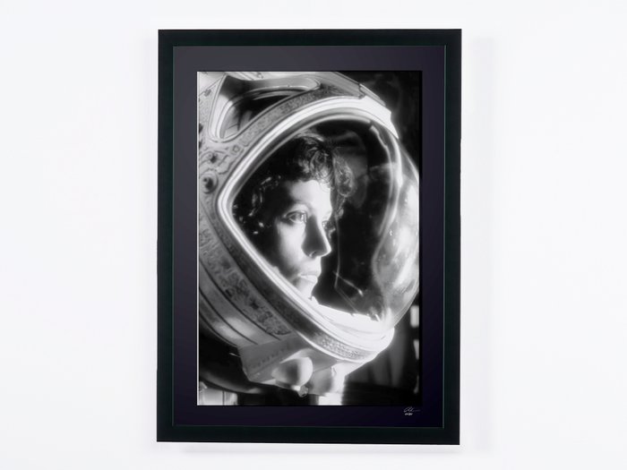 ALIEN 1979 - Sigourney Weaver as "Ellen Ripley" - Fine Art Photography - Luxury Wooden Framed 70X50 cm - Limited Edition Nr 01 of 30 - Serial ID 16998 - Original Certificate (COA), Hologram Logo Editor and QR Code - 100% New items.