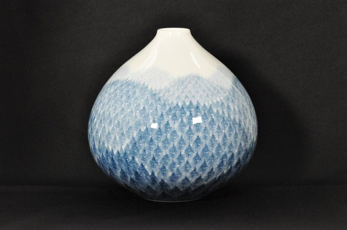 花瓶 Pottery created by living national treasures. (Kabin) - Fujii Shumei 藤井朱明 (1936-) - Japan