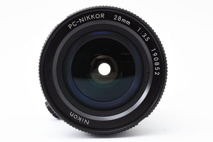 Nikon PC-Nikkor 28mm f/3.5 Perspective Control Shift Lens Tilt-shift linse