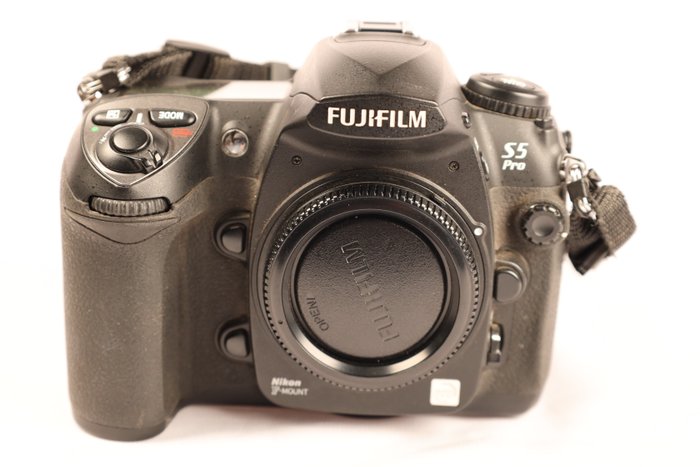 Fuji Film S5 pro camera body (inclusief accessoires) Digitalkamera