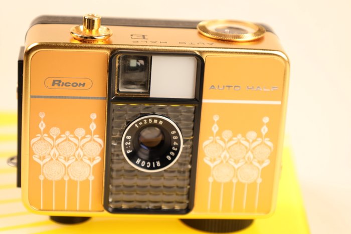 Ricoh Auto Half E GOLD with 2,8/25mm - only 1000 made | Halvramme kamera