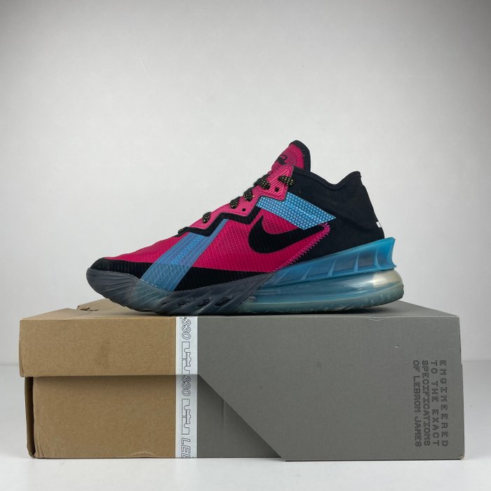 Nike - LEBRON XVIII LOW - Sneakers - Størelse: EU 42.5