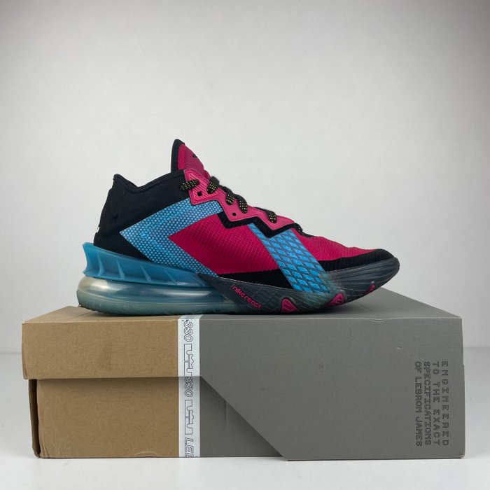 Nike - LEBRON XVIII LOW - Sneakers - Størelse: EU 42.5