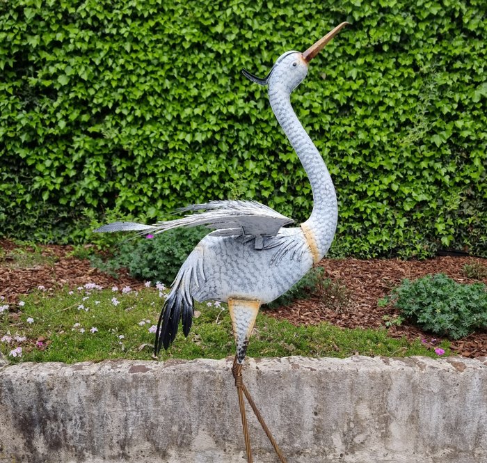 Statuette - An XL lifelike Heron - metal