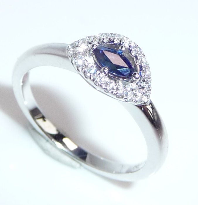 Ring - 18 kraat Hvidguld -  0.55ct. tw. Safir - Diamant - Størrelse 54 kan ændres