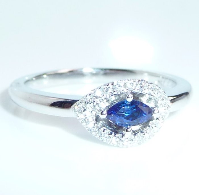 Ring - 18 kraat Hvidguld -  0.55ct. tw. Safir - Diamant - Størrelse 54 kan ændres