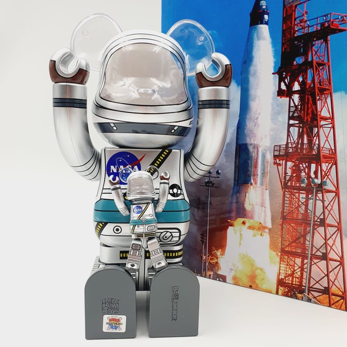 Nasa x Medicom Toy Be@rbrick - Project Mercury Astronaut 400% 100% Bearbrick 2022