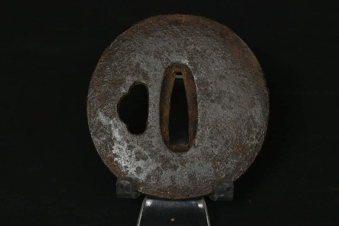 Meget gamle Tsuba - Stål - Japan - Muromachi-perioden (1333-1573)