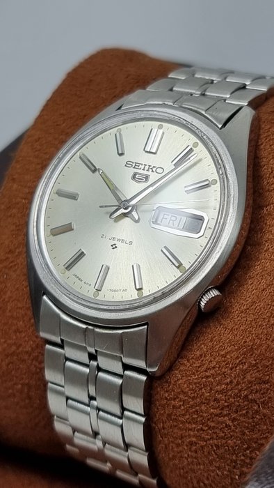 Seiko - Seiko 5 - Ingen mindstepris - Mænd - 1970-1979