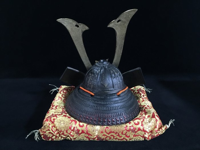 Japanese Vintage Samurai Helmet KABUTO (H:25cm) Okimono Interior - Statue Metal - Japan  (Ingen mindstepris)