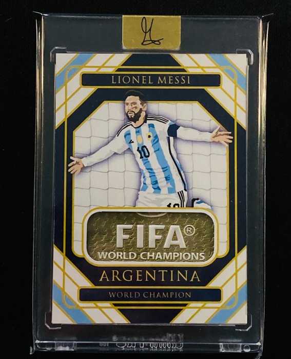 2024 Custom World Cup Legends Lionel Messi Limited Edition /50 - Signed by The Artist - FIFA Logo Patch - 1 Card - Næsten så god som ny (NM)