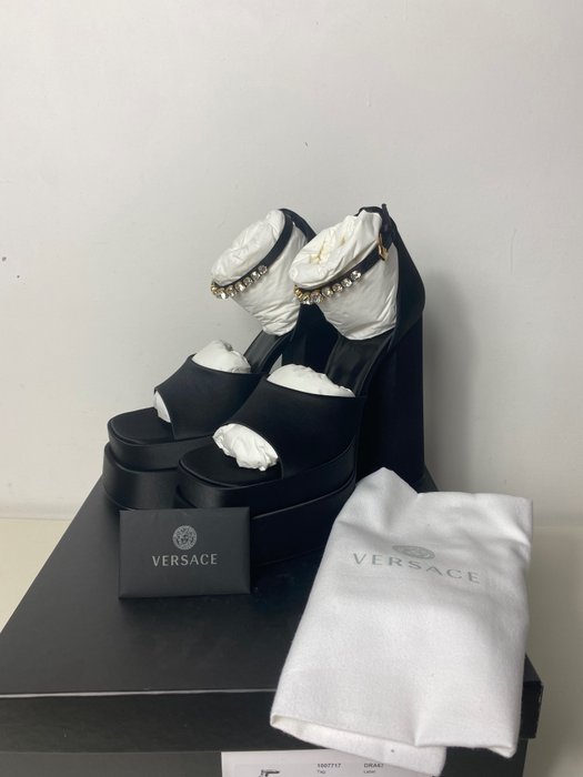 Versace - Sandaler med hæle - Størelse: Shoes / EU 39