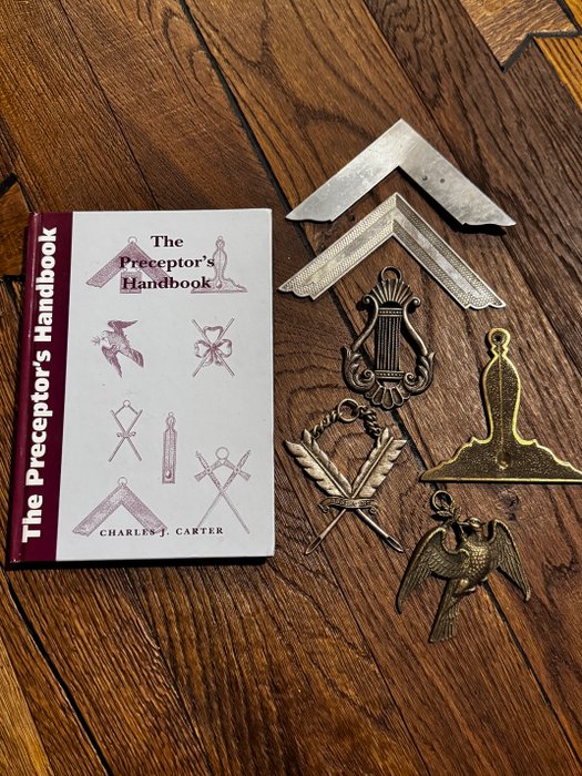 Bernard E. Jones - The Preceptor's Handbook inc set of 6 collar Jewel (circa 1910) - 1994