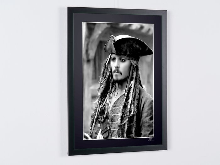 Pirates of the Caribbean - Johnny Depp as "Jack Sparrow" - Fine Art Photography - Luxury Wooden Framed 70X50 cm - Limited Edition Nr 01 of 30 - Serial ID 16845 - Original Certificate (COA), Hologram Logo Editor and QR Code - 100% New items