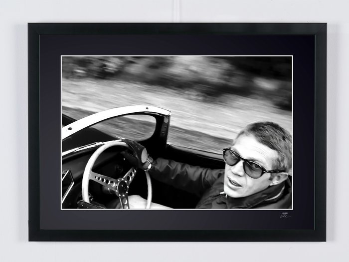 Steve McQueen - Drives Jaguar XK-SS 1962 - Fine Art Photography - Luxury Wooden Framed 70X50 cm - Limited Edition Nr 02 of 0 - Serial ID