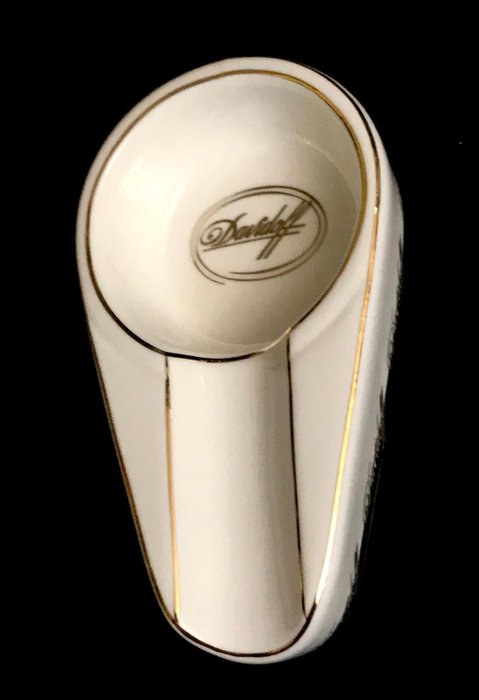 DAVIDOFF - DAVIDOFF - Askebæger - A classy , Habana cigars , individual, ashtray . Davidoff  Original design for a single large - Porcelæn