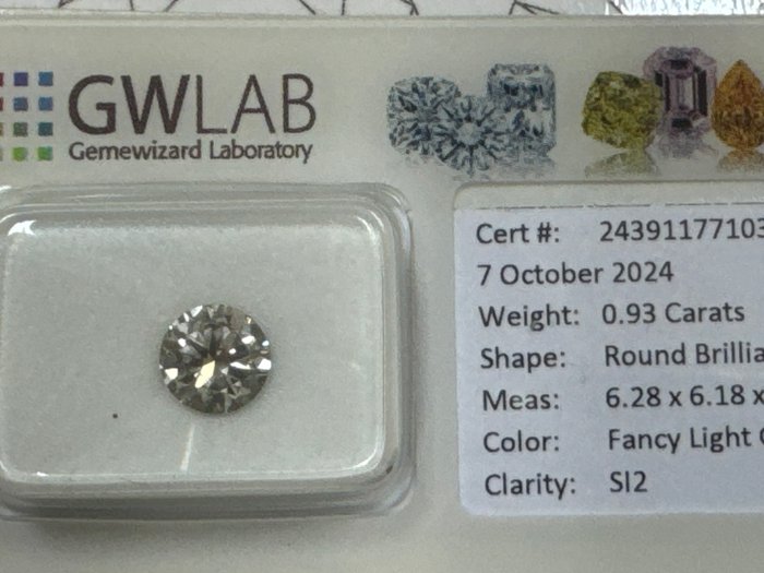 Ingen mindstepris - 1 pcs Diamant  (Naturfarvet)  - 0.93 ct - Rund - Fancy light Grå - SI2 - Gemewizard Gemological Laboratory (GWLab)