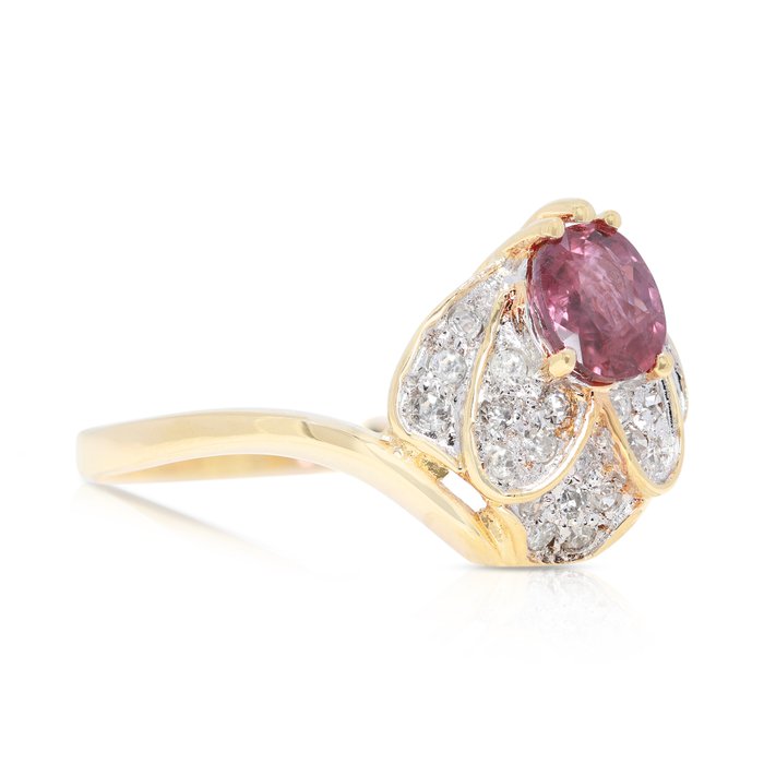 Ring - 14 karat Gulguld -  0.72ct. tw. Rubin - Diamant