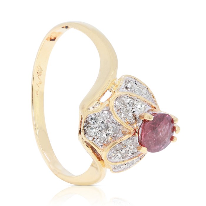 Ring - 14 karat Gulguld -  0.72ct. tw. Rubin - Diamant