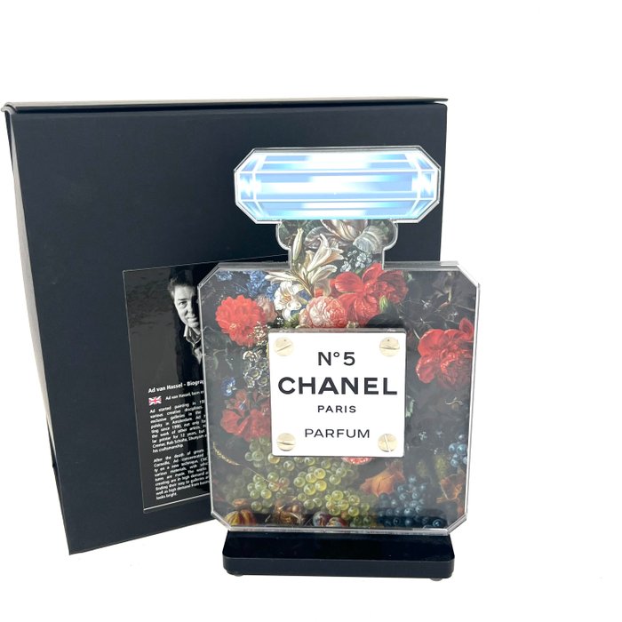 Ad van Hassel (1953) - Luxury Chanel No 5 Sculpture - Flowers 1